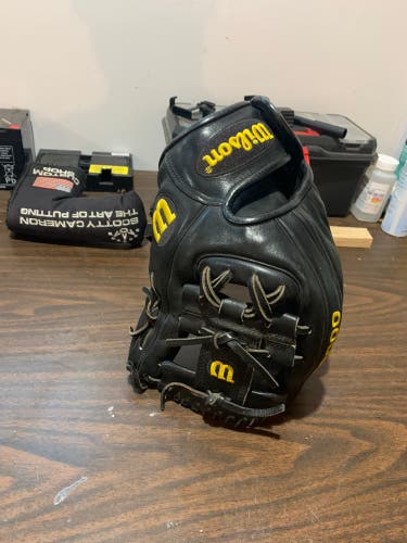 Right Hand Throw 11.5" A2000 Baseball Glove