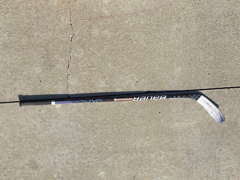 Junior Used Right Handed Bauer Vapor Hyperlite Hockey Stick P28