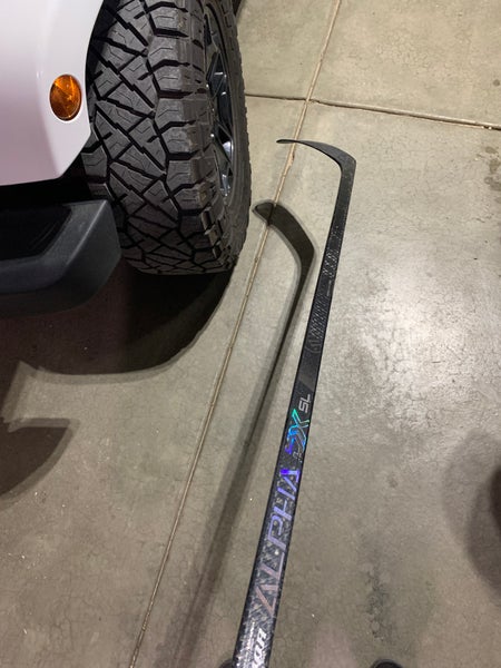Senior Right Handed P28 Alpha DX Hockey Stick