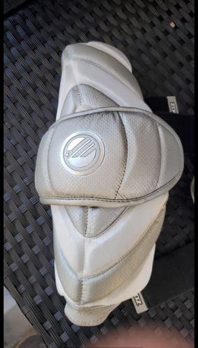 Used Large Maverik Rome Arm Pads
