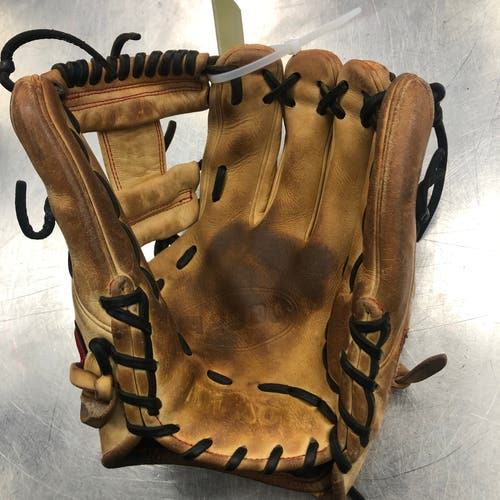 Wilson A2000 1786 11.5” Right Hand Throw Baseball Glove