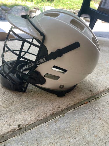 Used White Cascade Size Medium