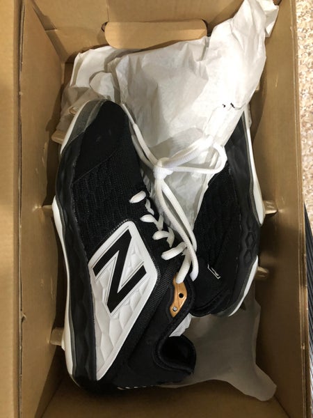 New Balance Black Men's Metal Low Cut 3000v4 (size 5.5)