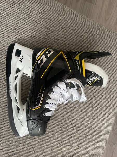 Junior New CCM AS3 Pro Hockey Skates Size 3
