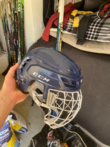 Lightly Used Medium CCM Resistance 300 Helmet