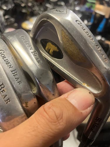 Golden bear Iron 7 right Handed  Graphite shaft