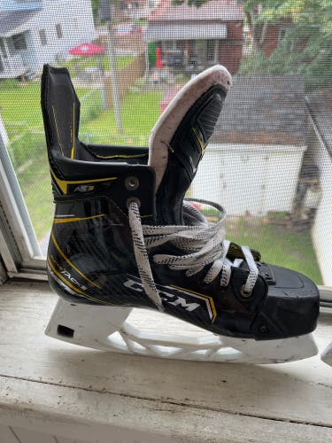 Senior CCM Regular Width Size 8 Super Tacks AS3 Hockey Skates