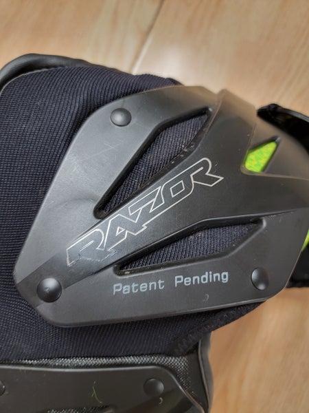 Used Adult Medium Razor RZ7 Shoulder Pads