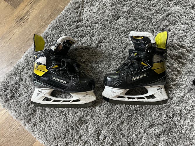 Used Bauer Size 3 Supreme 3S Hockey Skates