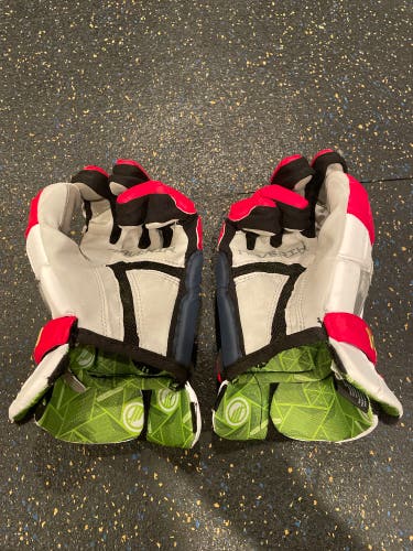 Maverick Showtime gloves