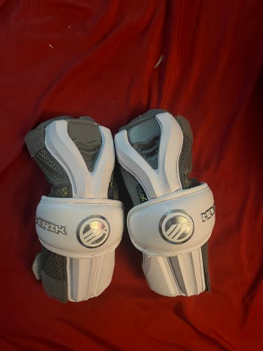 NEW Maverik Rome Arm Guards - White