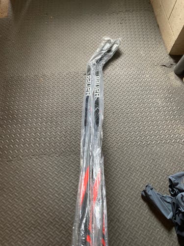 2 Righty P28 87 Flex Pro Stock Vapor FlyLite Hockey Stick