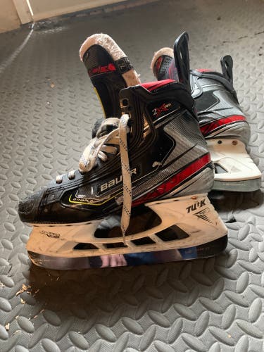 Used Bauer Vapor 2x Pro Regular Width (D) Size 7.5 Hockey Skates
