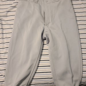 New medium Mizuno short pants