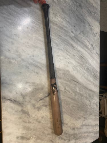 33/30 Victus Pro Hard Gloss V-Cut, Wood: Maple