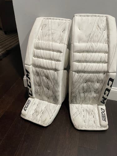 CCM Extreme Flex 4 Hockey Goalie Leg Pads