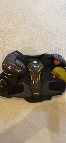 Senior New Large CCM Tacks 9080 Shoulder Pads