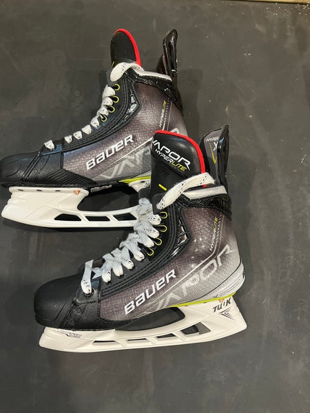 New Bauer Size 6.5 Vapor Hyperlite Hockey Skates