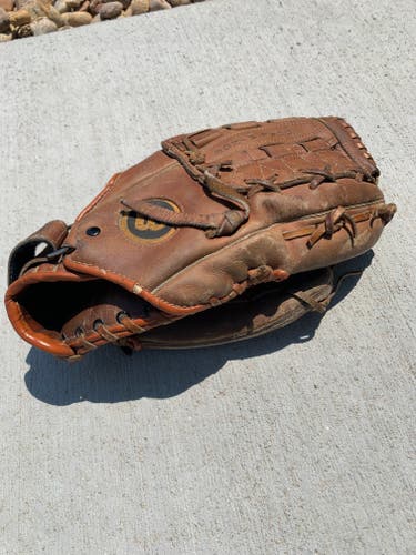 Used Right Hand Throw Wilson A2234 Baseball Glove 12"