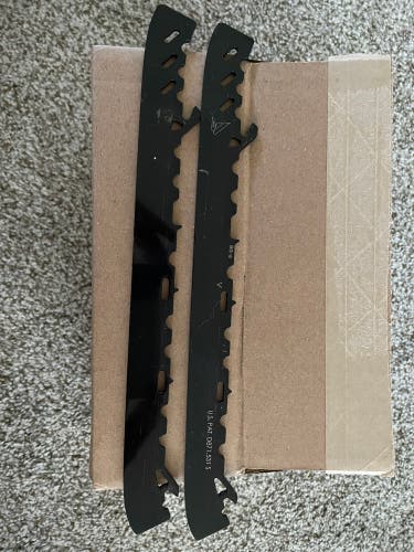 Used Byonic sz6 goalie blades