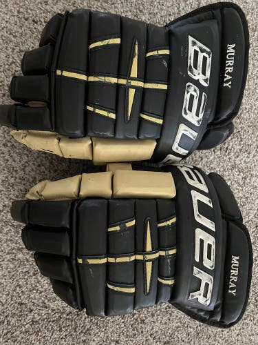 Used Bauer 4-Roll Pro gloves