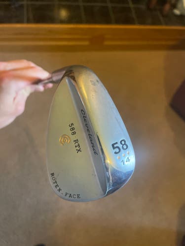 Like New Cleveland 588 RTX Satin Wedge 58 Men's LEFT Hand Wedge Flex Steel Shaft