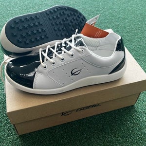 GOBE SPIRIT SPIKELESS GOLF SHOES SIZE 6 WHITE/BLACK NEW IN BOX