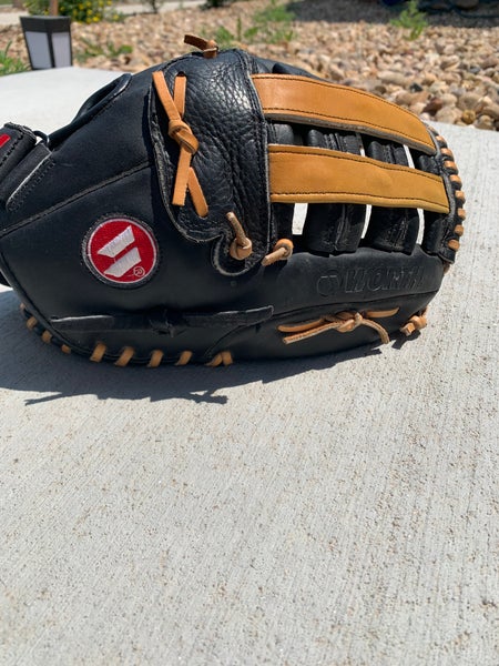 Used Right Hand Throw Worth Outfield W14-2 Baseball Glove 14"