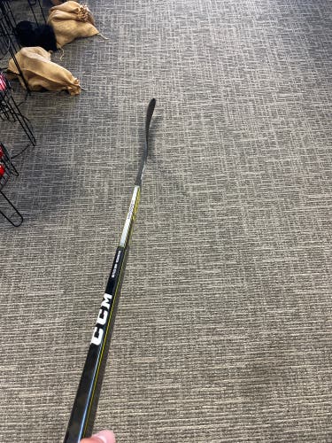 Intermediate Left Hand P28  Super Tacks AS2 Hockey Stick