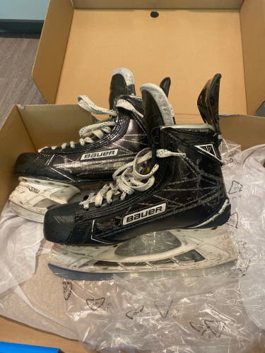 Used Bauer Regular Width  Size 8 Supreme 1S Hockey Skates