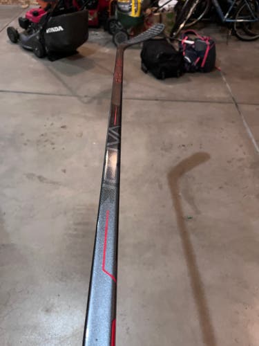 Senior Right Handed P28  Vapor 3X Pro Hockey Stick