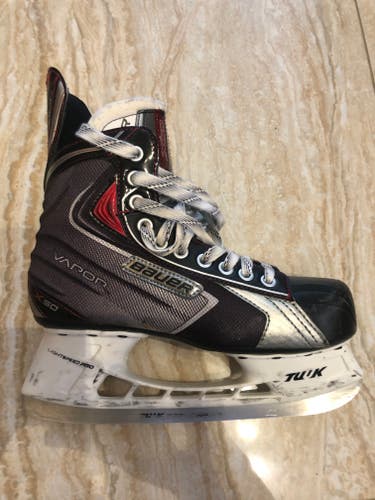 Senior Used Bauer Vapor x50 Hockey Skates Regular Width Size 6