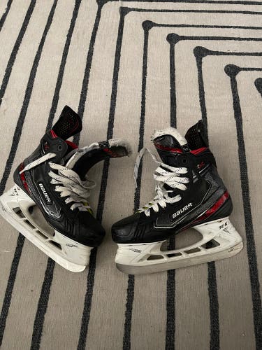 Used Bauer Regular Width Size 4 Vapor 2X Hockey Skates