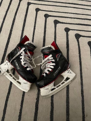 Used Bauer Regular Width Size 1.5 Vapor X500 Hockey Skates