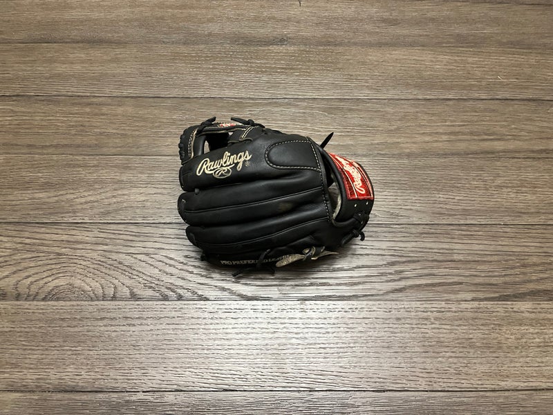 What Pros Wear: Brandon Crawford's Rawlings Heart of the Hide