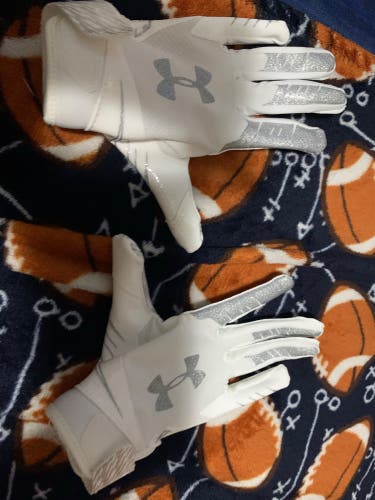 Youth Small UA Football Gloves
