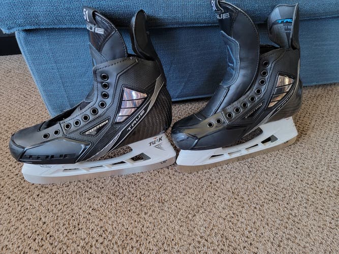 Senior New True Pro Custom Hockey Skates Regular Width Size 9