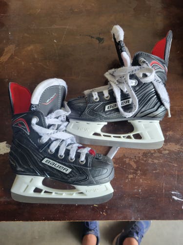 Youth Used Bauer Vapor Hockey Skates Size 10