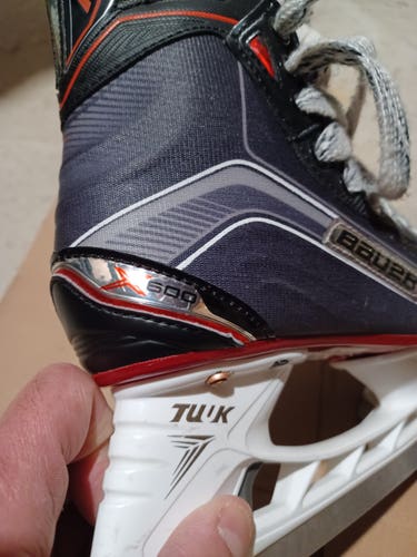Junior Used Bauer Vapor X600 Hockey Skates Regular Width Size 2.5