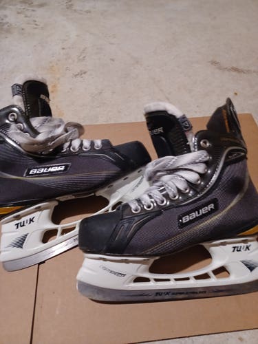 Junior Used Bauer Supreme ONE70 Hockey Skates Regular Width Size 4.5