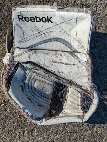 Used Reebok Regular XLT24 Junior Goalie Glove