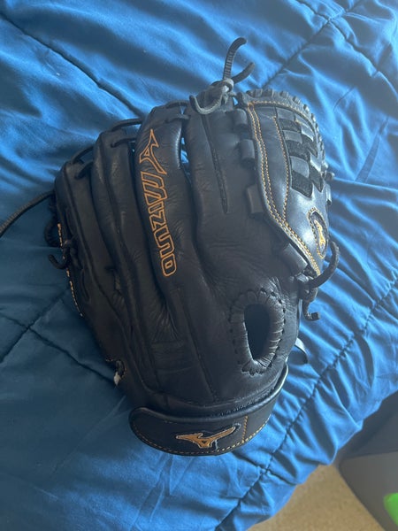 Muzuno MVP Prime fastpitch softball glove