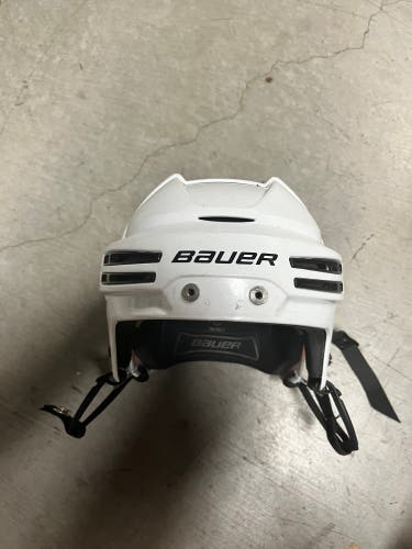 Medium Bauer Re-Akt 75 Helmet
