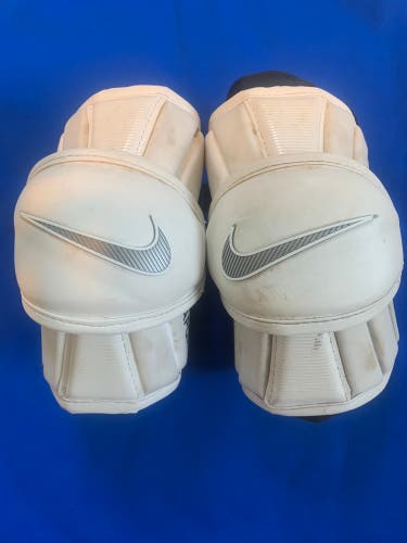 Used Medium Nike Vapor Arm Pads