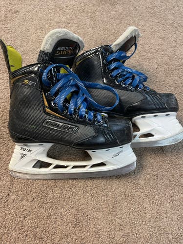 Youth Used Bauer Supreme S27 Hockey Skates Regular Width Size 2