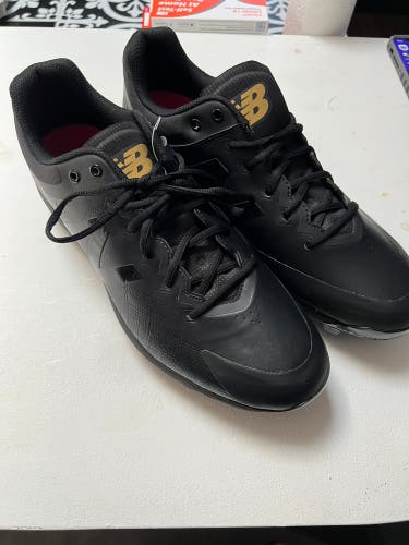 New Balance Black Men's Molded Cleats 4040XS Size 14