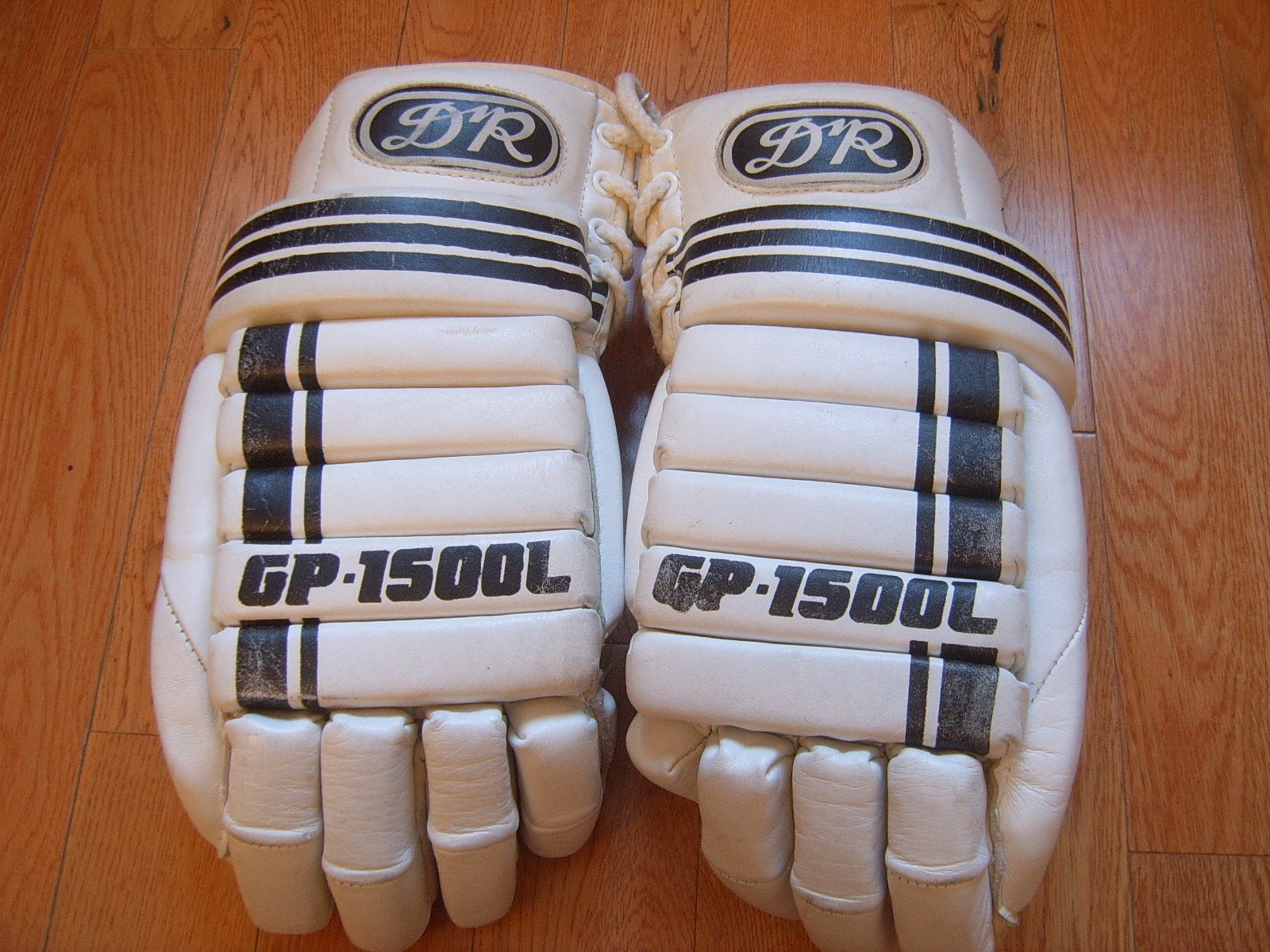 Hockey GlovesVintage Daignault Rolland (DR) Leather Hockey Gloves