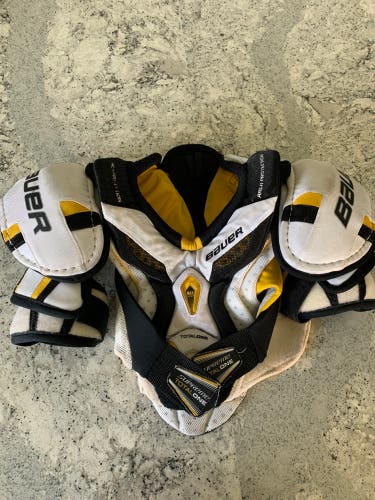 Junior Small Bauer Supreme Total One Shoulder Pads