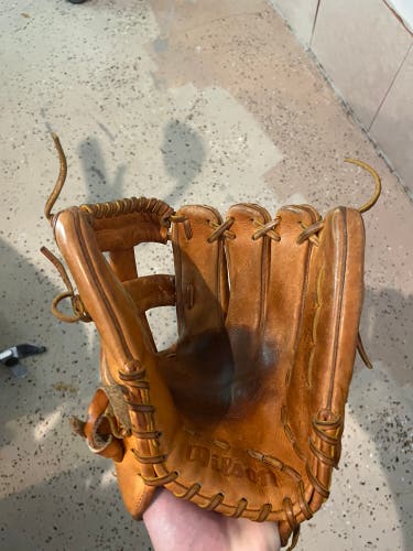 Baseball glove - A2000
