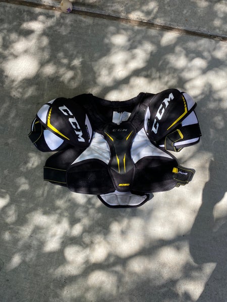 Senior Medium CCM Tacks 9060 Shoulder Pads